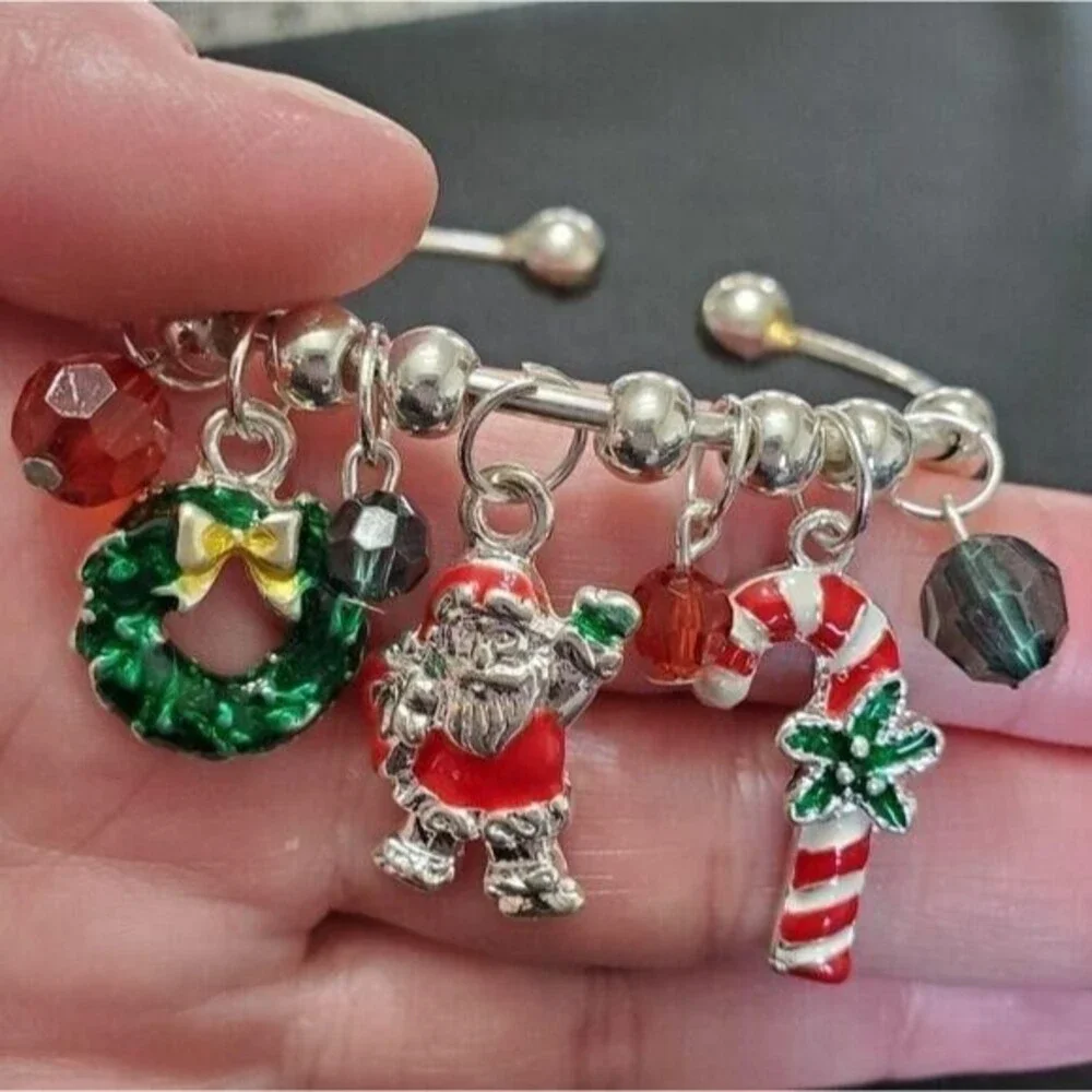 Silver tone child's holiday charm bracelet 6.25